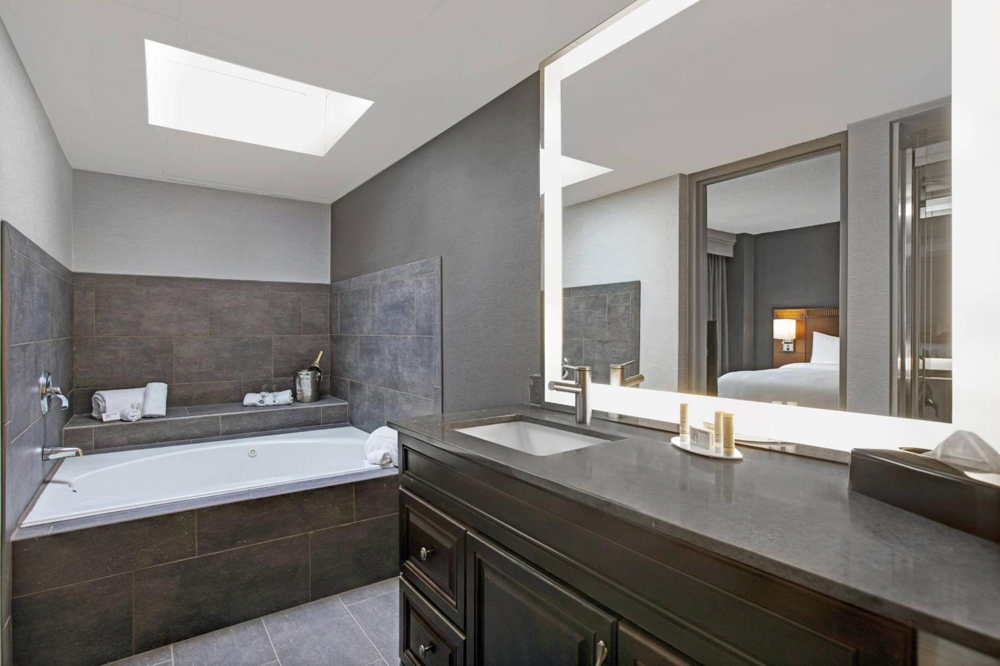 Courtyard Chicago Elmhurst/Oakbrook Area Luaran gambar